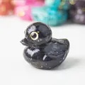 Macro-detail van zwarte kristallen hars eend met goudglitter voor bureaudecoratie - Obsidiaan / Klein Formaat 38 Mm