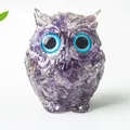 Figurine de chouette artisanale en éclats d'améthyste violette et résine aux yeux bleus - Violet de Rêve