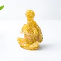 Figurine tortue de yoga en résine ambrée avec texture de pierres concassées - Agate Jaune