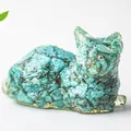 Figura de gato en resina de cristal turquesa con base dorada y postura sentada - Turquesa