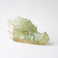 Sculpture de tête de dragon en résine vert clair translucide avec texture détaillée - Aventurine Verte