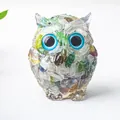 Figurine de chouette en résine avec éclats de pierres de cristal naturel colorées - Œil de Chat Coloré