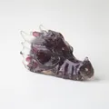 Statue de tête de dragon en résine violette translucide avec texture 3D unique - Grenat