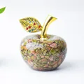 Pomme en résine décorative avec pierres vertes et feuille dorée sertie de cristaux - Unakite