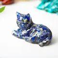 Schattig hars kattenbeeldje gevuld met natuurlijke lapis lazuli en kwartskristal - Lapis lazuli