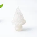 Eleganter Weihnachtsbaum aus klarem Harz mit Spiraldesign als stilvolle Tischdeko - Bergkristall