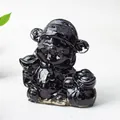 Schwarze Caishen-Statue aus Harz mit poliertem Finish und Naturkristall für Wohlstand - Obsidian