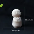Makroaufnahme einer 53mm weißen Mönchsfigur für die Aquarium-Landschaftsgestaltung - Skeletthand Strauß