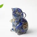Statuetta di orso in resina e lapislazzuli con trama minerale blu scuro vista laterale - Lapislazzulo