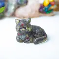 Miniature cat figurine in dark green and brown resin with natural stone texture - Dragon Blood Stone