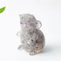 Statuetta a forma di topo in resina con cristalli naturali viola e verdi - Fluorite Colorata