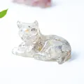 Hars kattenbeeldje met natuurlijke kwartskristallen voor schattige bureau decoratie - Rutielkwarts