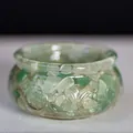 Bol en résine avec cristaux naturels verts et emblème du caractère Fu au fond - 6x6x3cm / Aventurine Verte