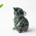 Statuina di topo zodiacale in pietre di cristallo verdi e resina trasparente - Rubino Zoisite