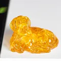 Figurine de chiot Golden Retriever en résine dorée translucide avec texture cristal - Citrine