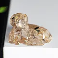 Figurine de chiot Golden Retriever en résine et éclats de cristaux naturels - Quartz Rutile