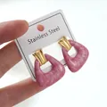 Detail of pink marble resin trapezoid pendants on gold stainless steel earrings - Pink Geometric Earrings (FYD6140EH)