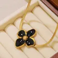 Dettaglio collana a catena serpente dorata con ciondolo a fiore in smalto nero e scatola - Collana (FYD6111XL-black)