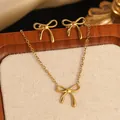 Parure de bijoux en acier doré avec collier à nœud poli et boucles d'oreilles clous - Style de Nœud Papillon Poli Miroir (HQ018XL+HQ6045)