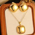 Parure bijoux dorée avec collier à pendentif carré et boucles d'oreilles clous - Style Carré Géométrique Hautement Poli (HQ019+HQ6055)
