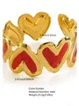 Bracciale rigido aperto in acciaio dorato con cuori in smalto rosso in sequenza - FYD6258SZ / Rosso