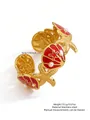 Bracciale rigido dorato in acciaio con smalto rosso, stelle marine e perle bianche - FYD6245SZ / Rosso