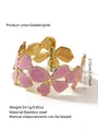 Bracciale rigido aperto con fiore in smalto rosa e acciaio dorato con dimensioni - FYD6238SZ / Rosa
