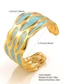 Bracciale a fascia larga in acciaio inossidabile dorato con smalto blu chiaro a onde - FYD6206SZ / Blu