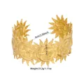 Bracciale rigido dorato con volti solari, dettagli delle misure di diametro e larghezza - JH053 / Oro