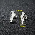 Vista de detalle de pendientes de botón de pájaro hueco de 15mm por 5mm - Pájaro carpintero