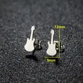Macro de pendientes de guitarra en acero inoxidable plateado con medidas de tamaño - Guitarra