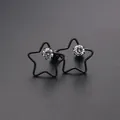 Boucles d'oreilles étoiles noires évidées avec pierre de zircone cubique scintillante - Pentagramme / Noir