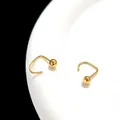 Gepolijste gouden titanium stalen kraakbeen oorbellen met dubbelzijdige kralen - 4mm Goud Gebogen Haak