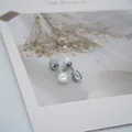 Boucles d'oreilles perles en acier inoxydable poli avec fermoir à vis et zircone cubique - Style Boule de Perle Argent