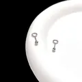 Pendiente de tuerca minimalista de acero de titanio plateado con bola y anillo hueco - 3mm Color Acero Forma de Ojal