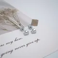 Détails de boucles d'oreilles cœur en argent avec fermoir à vis sécurisé en acier - Style Coeur 3D Argenté