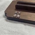 Pendientes circulares huecos de plata minimalistas con cierre de bola de rosca seguro - Círculo Hueco
