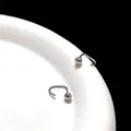 Minimalistische zilverkleurige stalen oorpiercing met balletje op wit keramiek - 4mm Staal Kleur Gebogen Haak