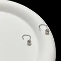 Paar zilveren titanium stalen oorbellen met dubbele kop en gladde metalen kralen - 5mm Staal Kleur Gebogen Haak