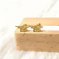 Boucles d'oreilles oiseaux dorées en acier titane avec fermoir à vis sur socle - Pivert Boule à Vis / Or