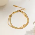 Detail der 18K Gold Doppel-Schlangenkette mit Metallperlen und Karabinerverschluss - Doppellagiges Armband-Gold (XKB2089)