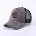 Dunkelgraue Wildleder-Trucker-Cap mit Mesh-Rückseite und rundem Enjoy Life-Patch - Verstellbar / Grau