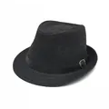 Détail d'un chapeau de paille noir avec texture tressée et boucle de ceinture en cuir - 58cm / Noir