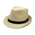Détail de la texture tressée de paille et ruban noir avec boucle argentée sur le chapeau fedora - 58cm / Beige