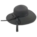 Gros plan détaillé d'un chapeau de paille noir à larges bords avec nœud en ruban de satin - Taille unique / Noir