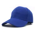 Detail der königsblauen Baseballkappe mit Twill-Stoff und verstärkten Nähten - Königsblau
