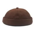 Detalle de un gorro docker de algodón marrón con costuras de seis paneles y borde - Ajustable / Marrón