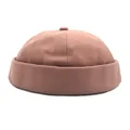 Detalle del gorro docker rosa de algodón con textura de sarga y borde enrollado retro - Ajustable / Rosa