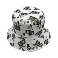Détail d'un chapeau bob blanc avec motifs de hiboux mignons et coutures renforcées - Motif Hibou