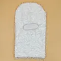 Plüschige weiße Balaclava-Mütze mit Kunstfell-Textur und warmem Thermostrick-Futter - Einheitsgröße / Weiß
